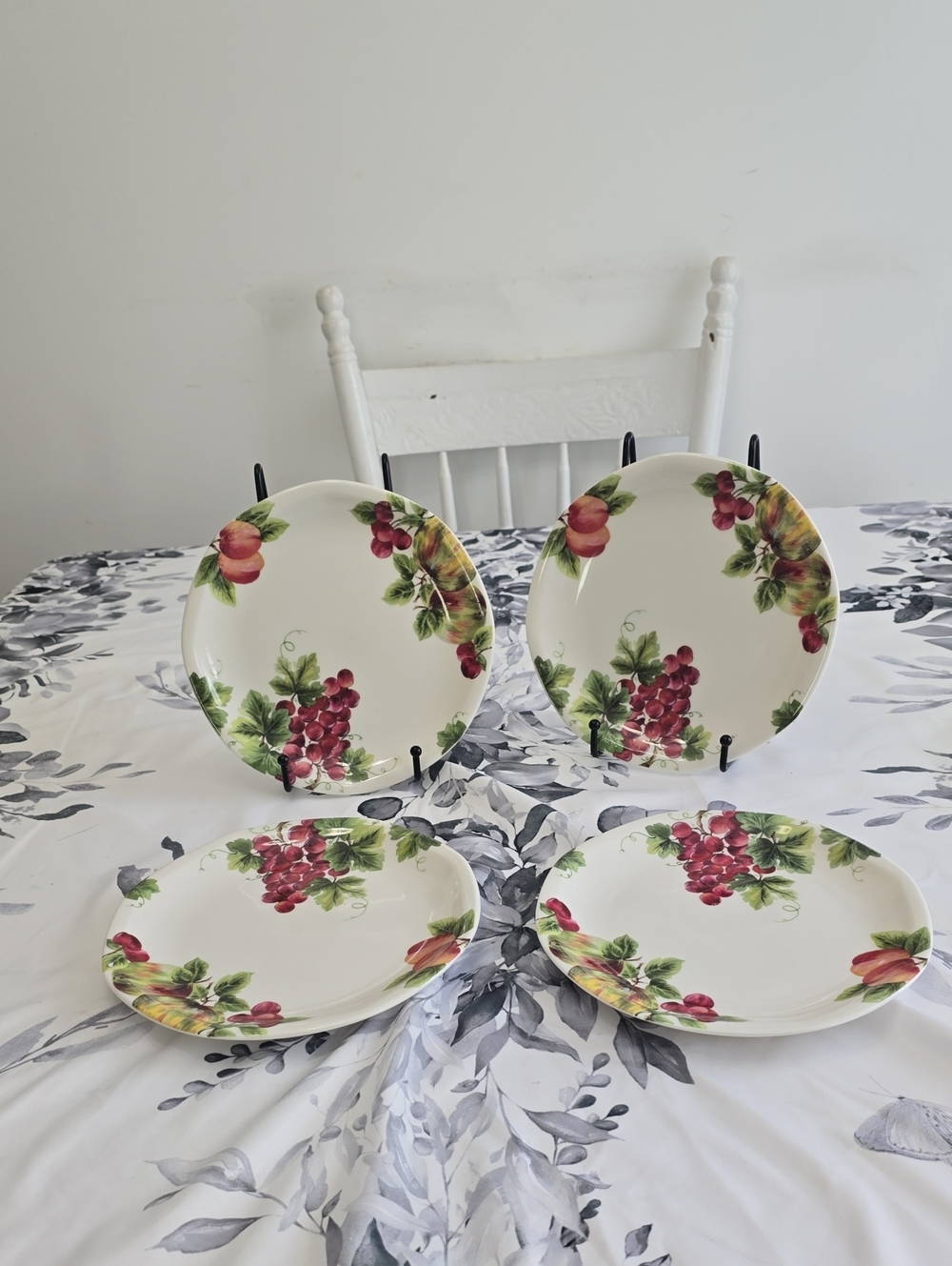 Vintage Royal Doulton Set Of 4 Everyday Fine China Vintage Grape Salad Plates